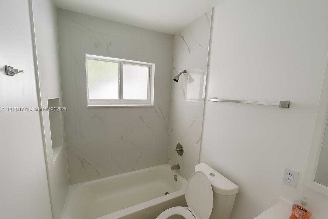 Small Image of 1280 WEST 54TH ST #322B, Hialeah Number 14