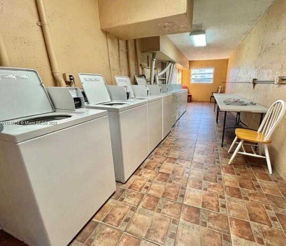 Small Image of 1280 WEST 54TH ST #322B, Hialeah Number 3