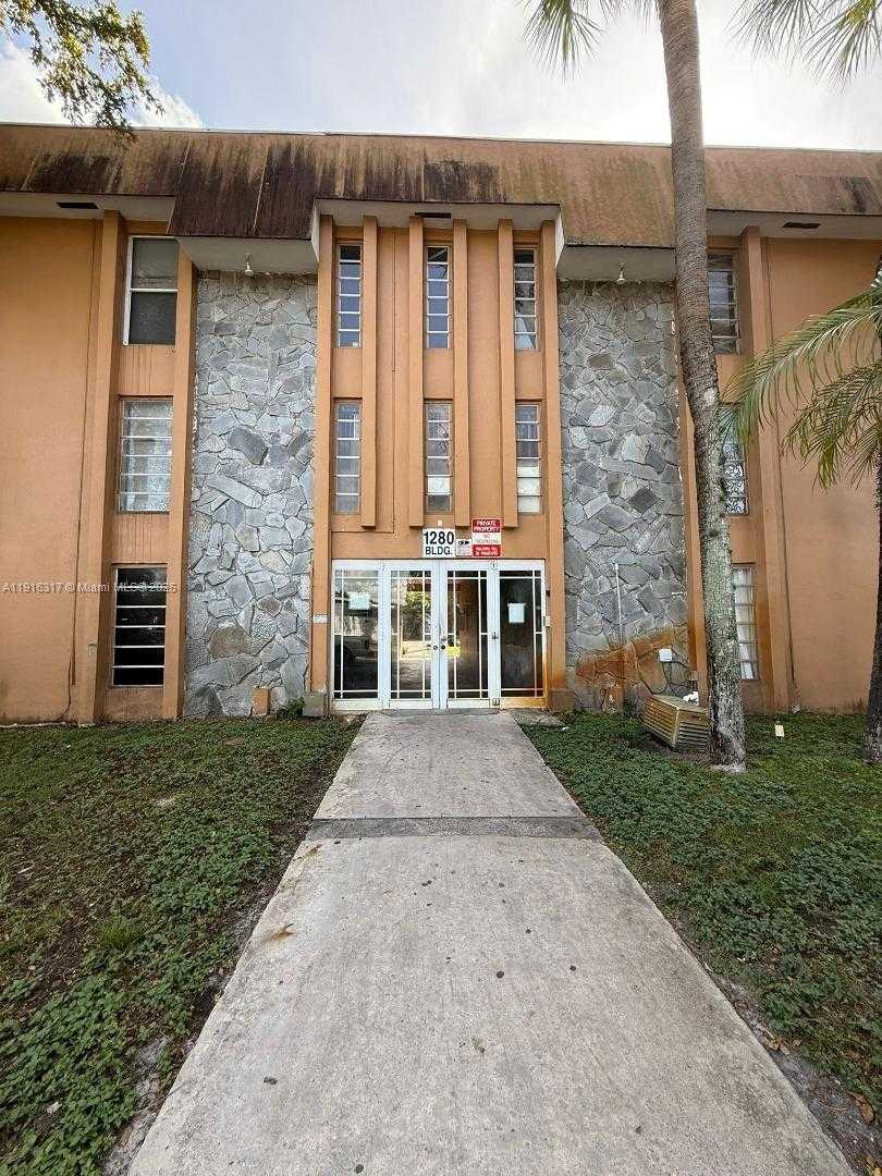Small Image of 1280 WEST 54TH ST #322B, Hialeah Number 6