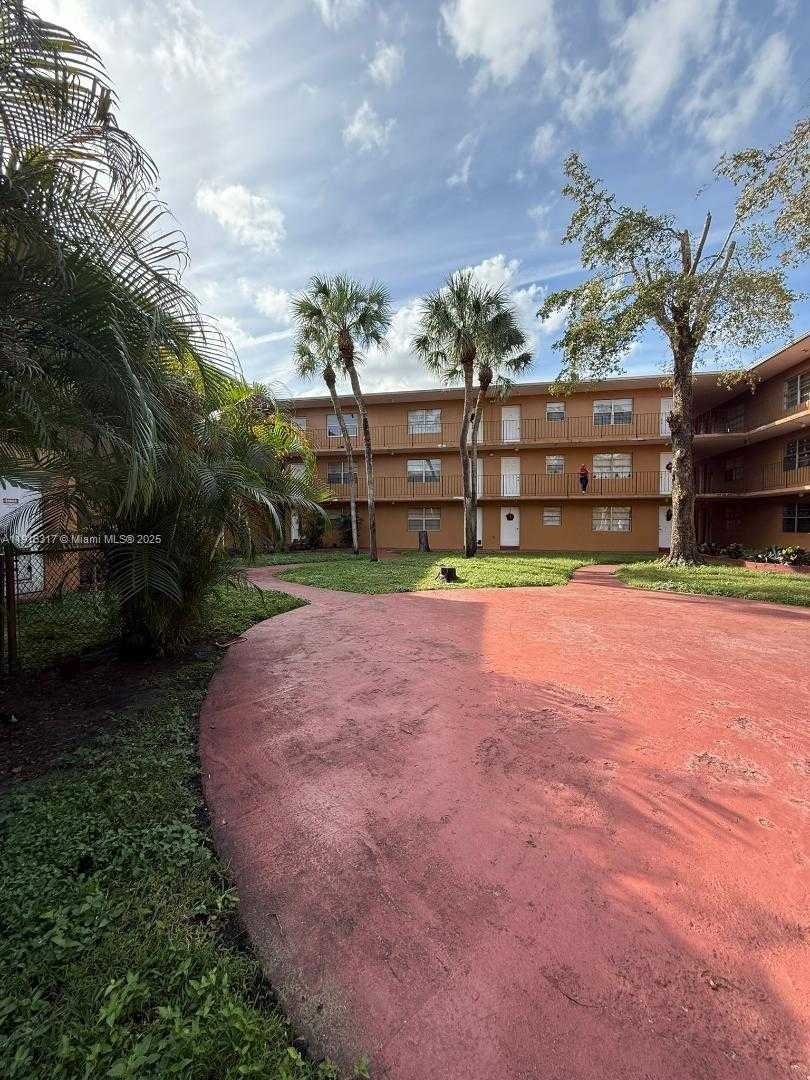 Small Image of 1280 WEST 54TH ST #322B, Hialeah Number 7