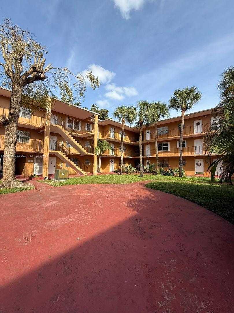 Small Image of 1280 WEST 54TH ST #322B, Hialeah Number 8