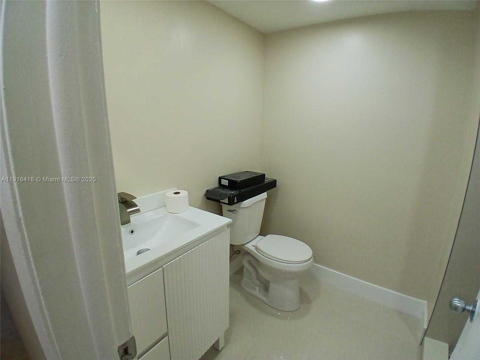 Small Image of 9731 FONTAINEBLEAU BLVD #F209, Miami Number 17