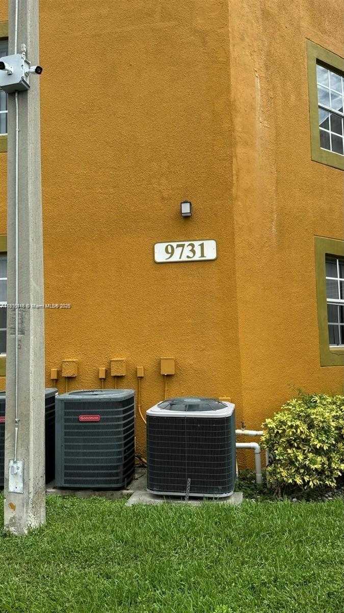 Small Image of 9731 FONTAINEBLEAU BLVD #F209, Miami Number 5