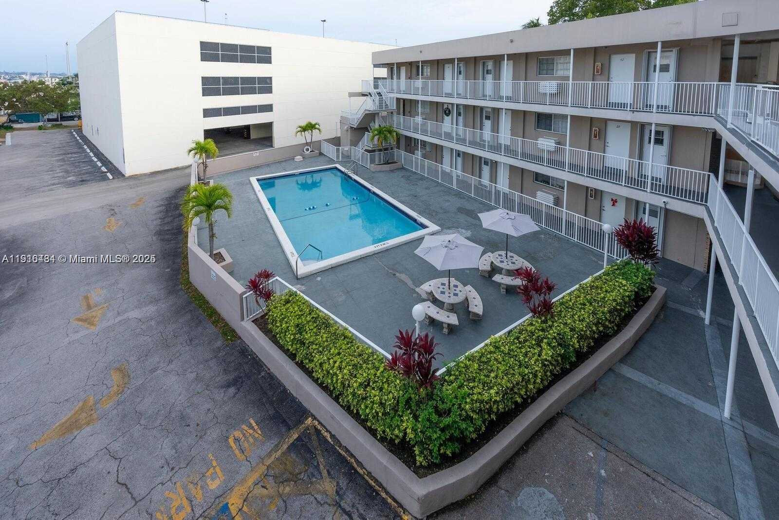 Small Image of 6580 SANTONA ST #A32, Coral Gables Number 14