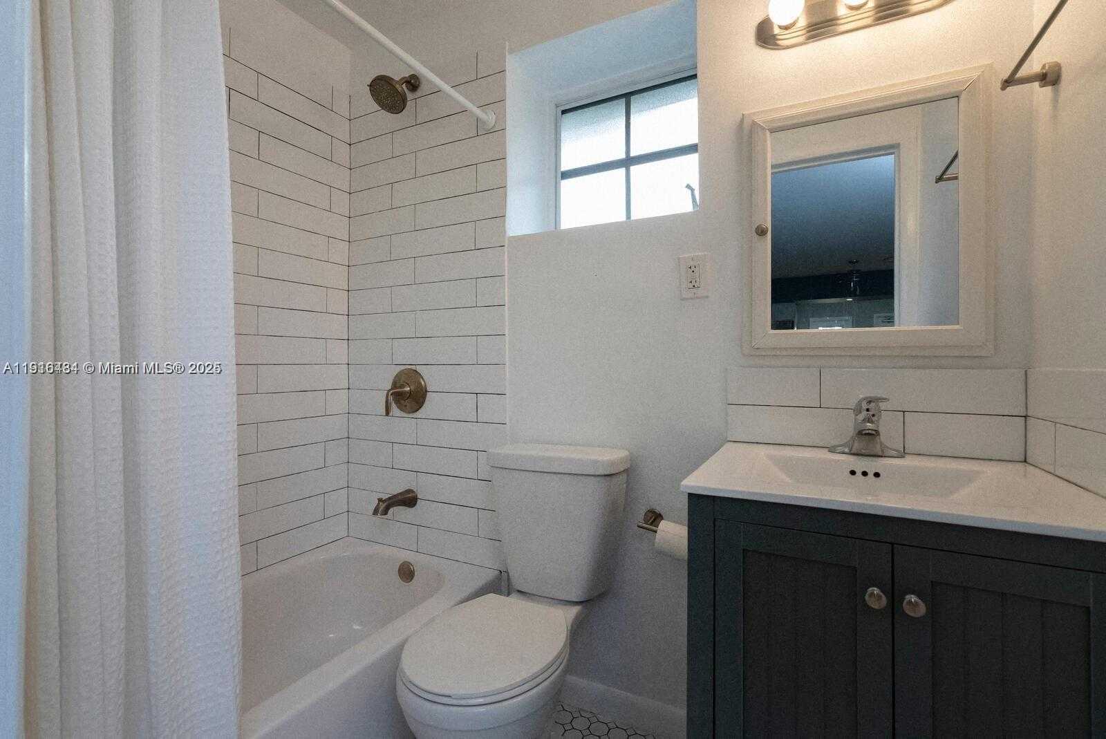 Small Image of 6580 SANTONA ST #A32, Coral Gables Number 9