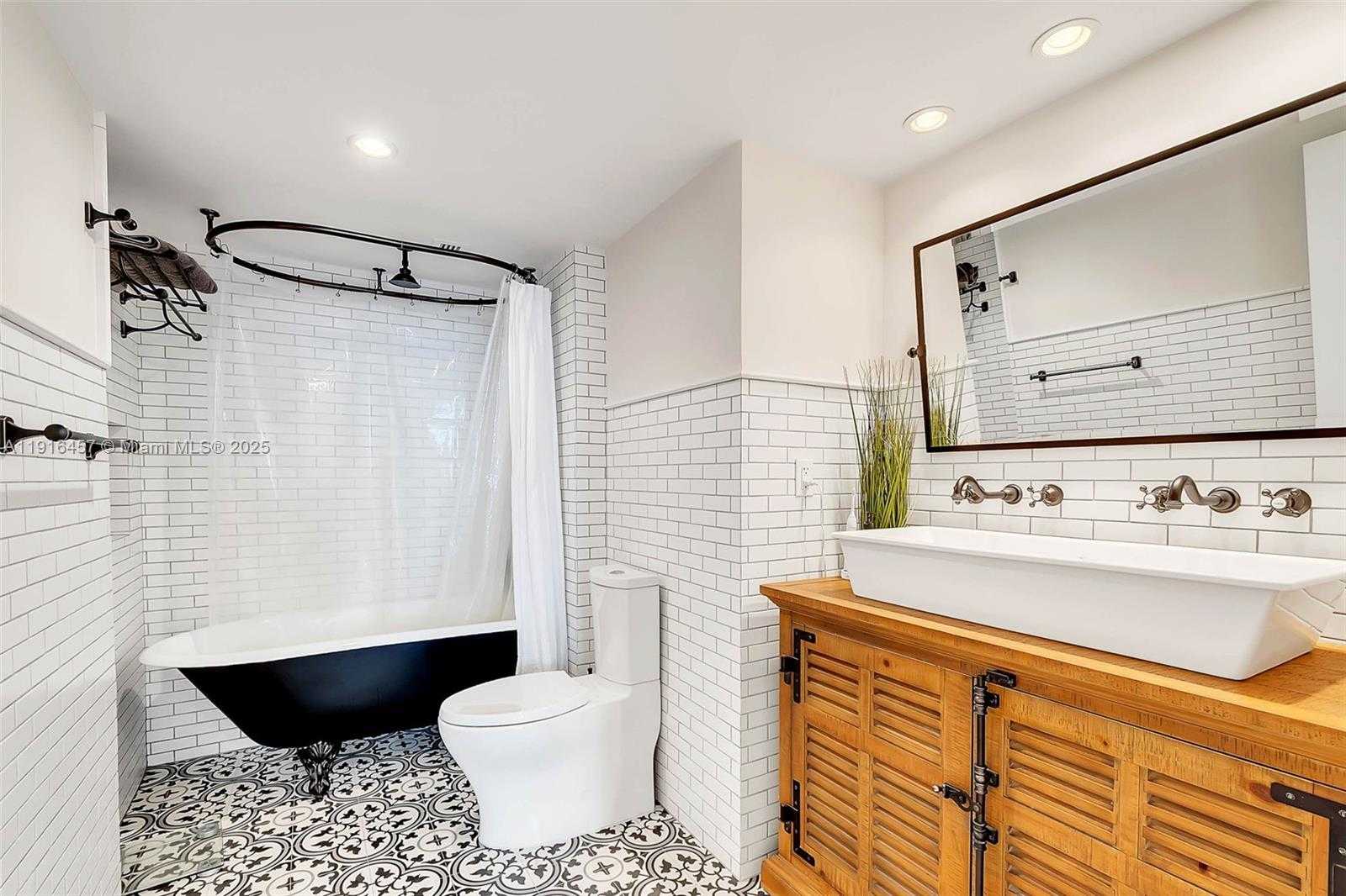 Small Image of 2301 COLLINS AVE #1533, Miami Beach Number 15