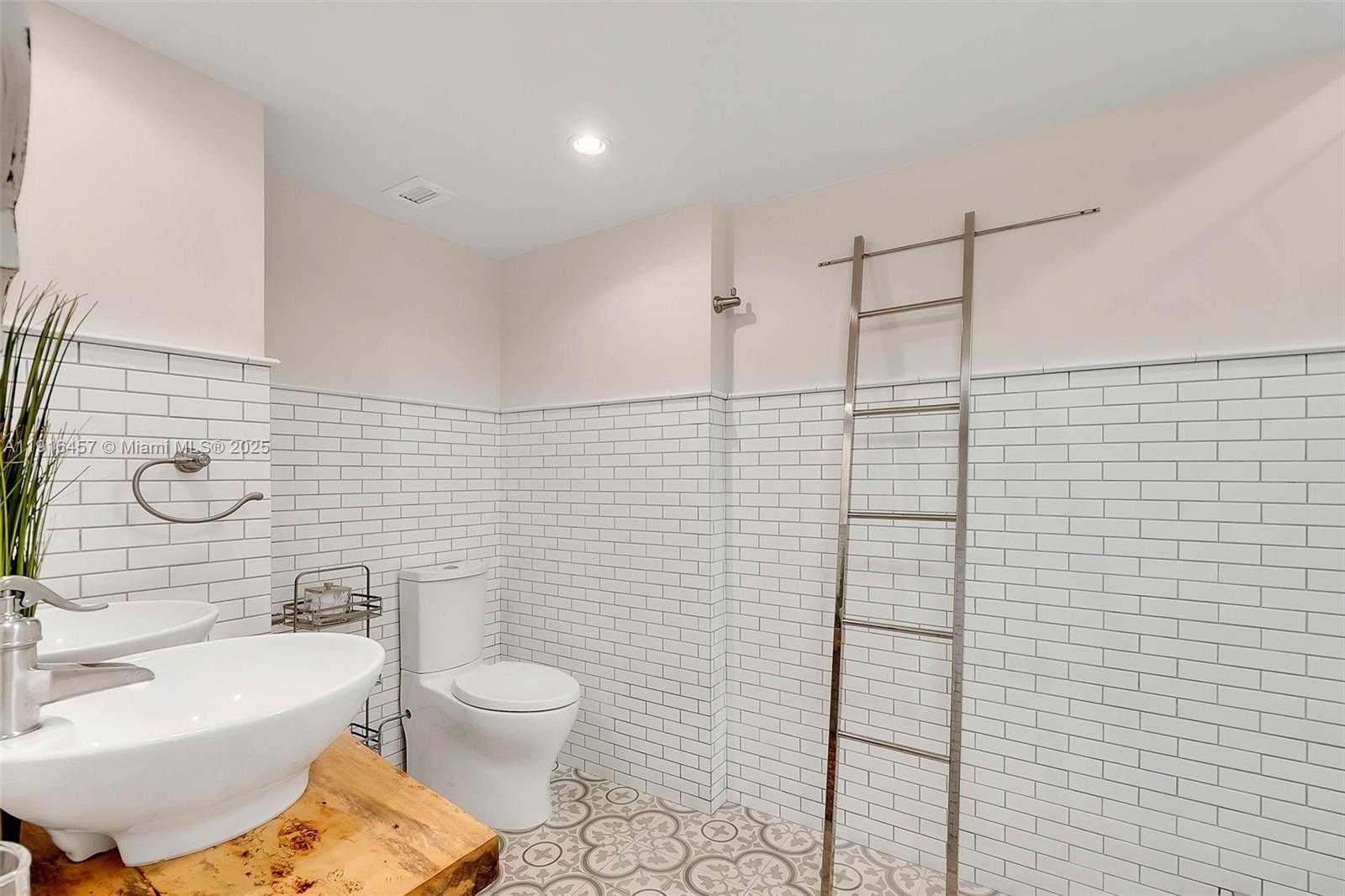 Small Image of 2301 COLLINS AVE #1533, Miami Beach Number 19