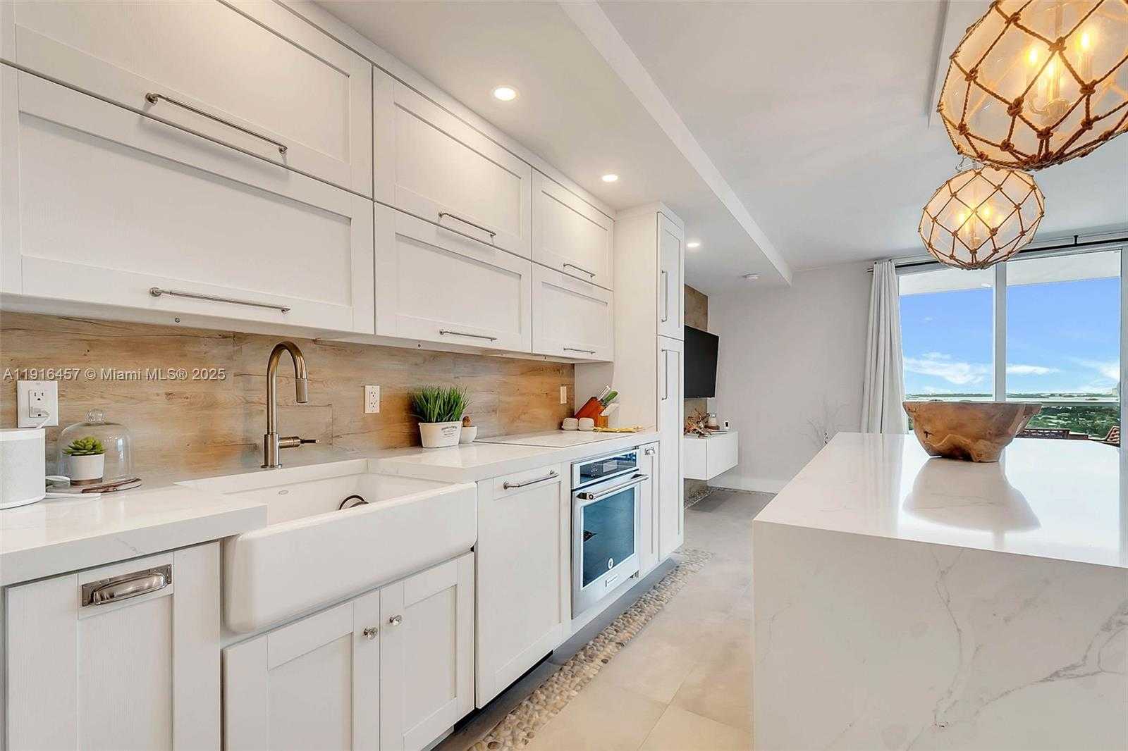 Small Image of 2301 COLLINS AVE #1533, Miami Beach Number 3