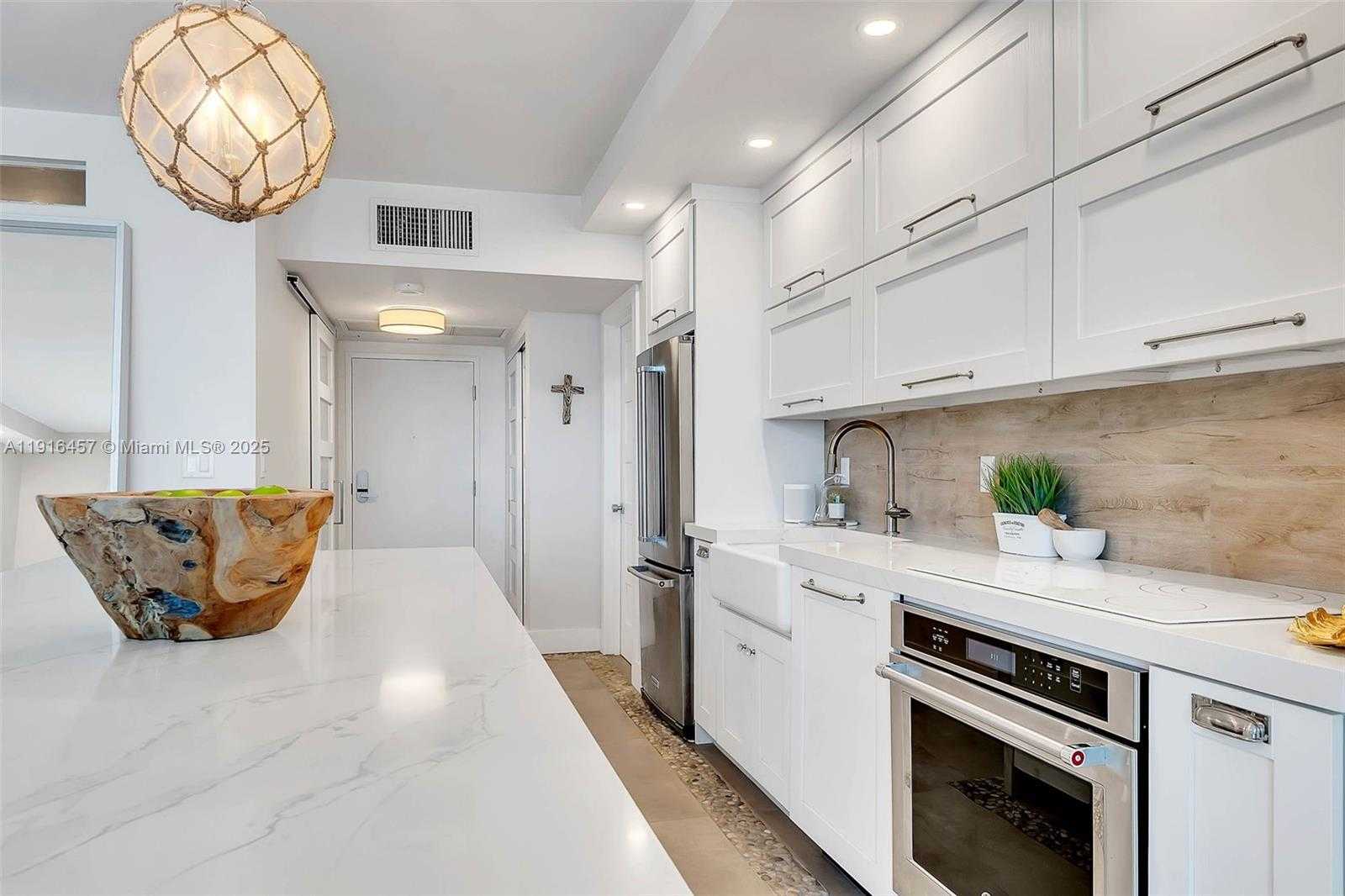 Small Image of 2301 COLLINS AVE #1533, Miami Beach Number 7