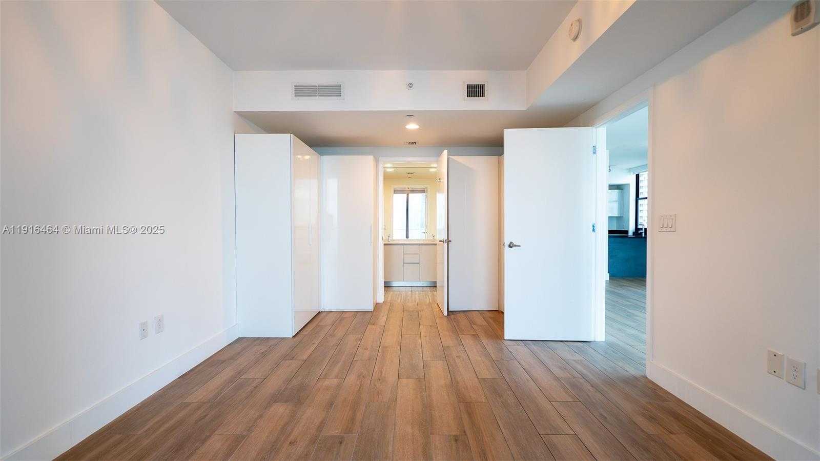 Small Image of 1010 BRICKELL AVE #2201, Miami Number 14