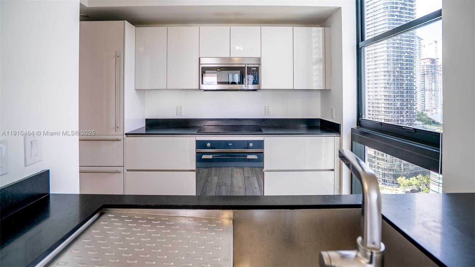 Small Image of 1010 BRICKELL AVE #2201, Miami Number 4