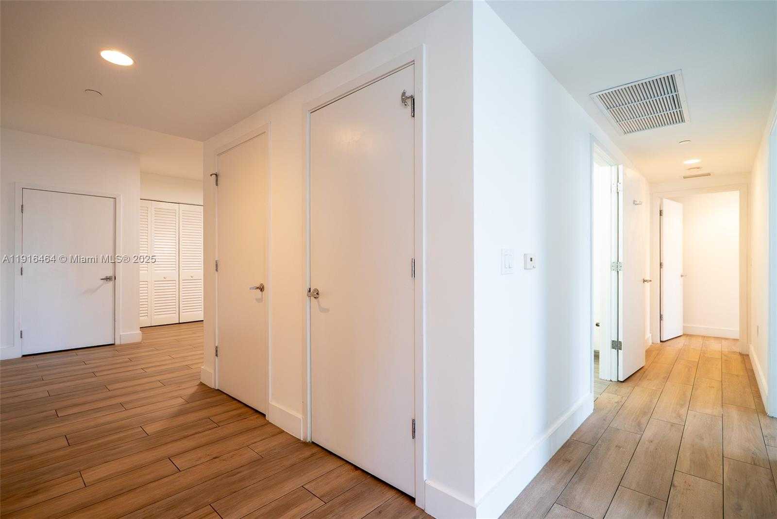 Small Image of 1010 BRICKELL AVE #2201, Miami Number 9