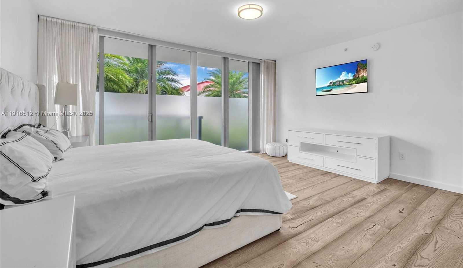 Small Image of 9501 COLLINS AVE #1, Surfside Number 26