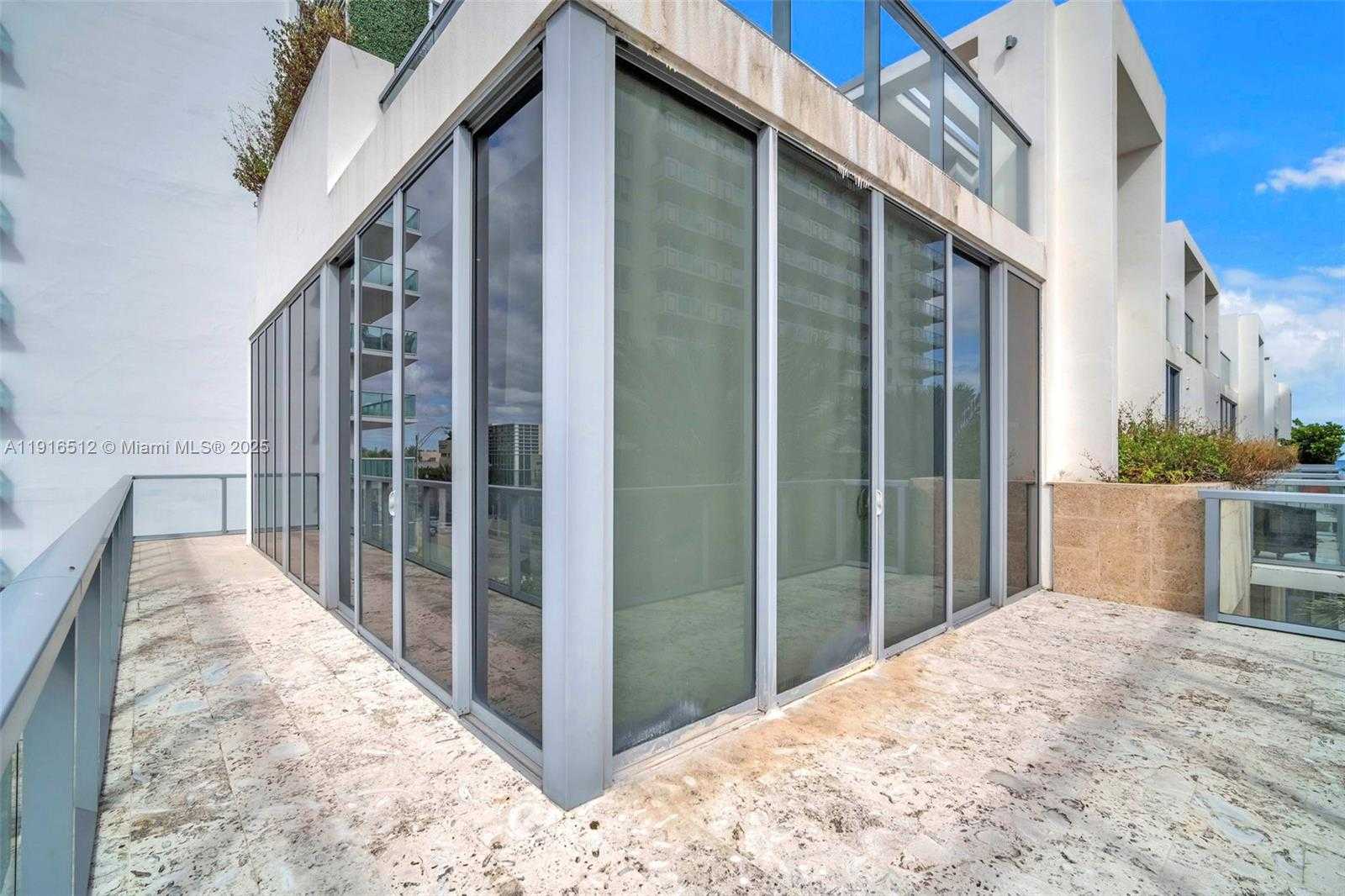 Small Image of 9501 COLLINS AVE #1, Surfside Number 39