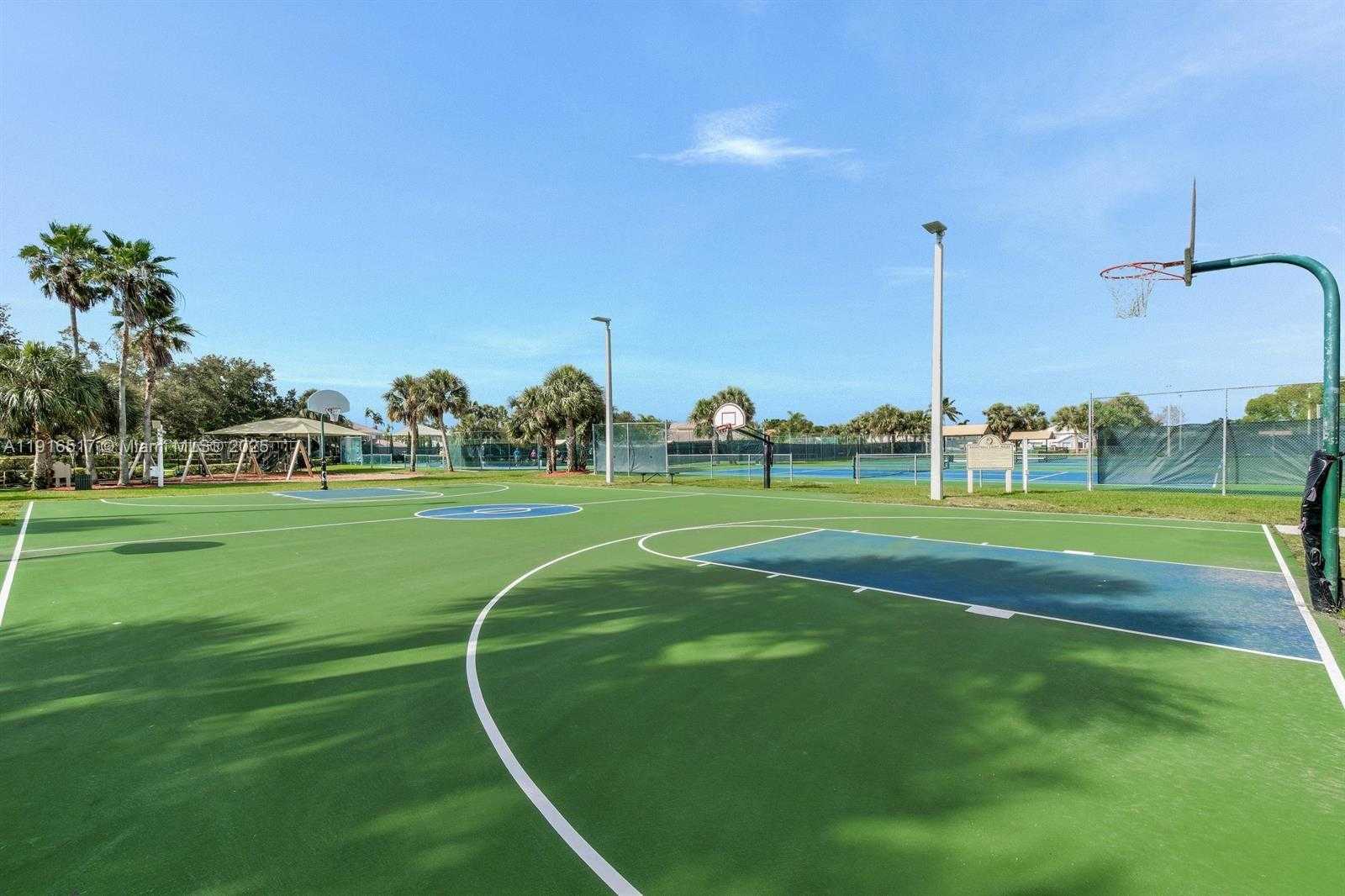 Small Image of 352 KINGFISHER DR, Jupiter Number 11