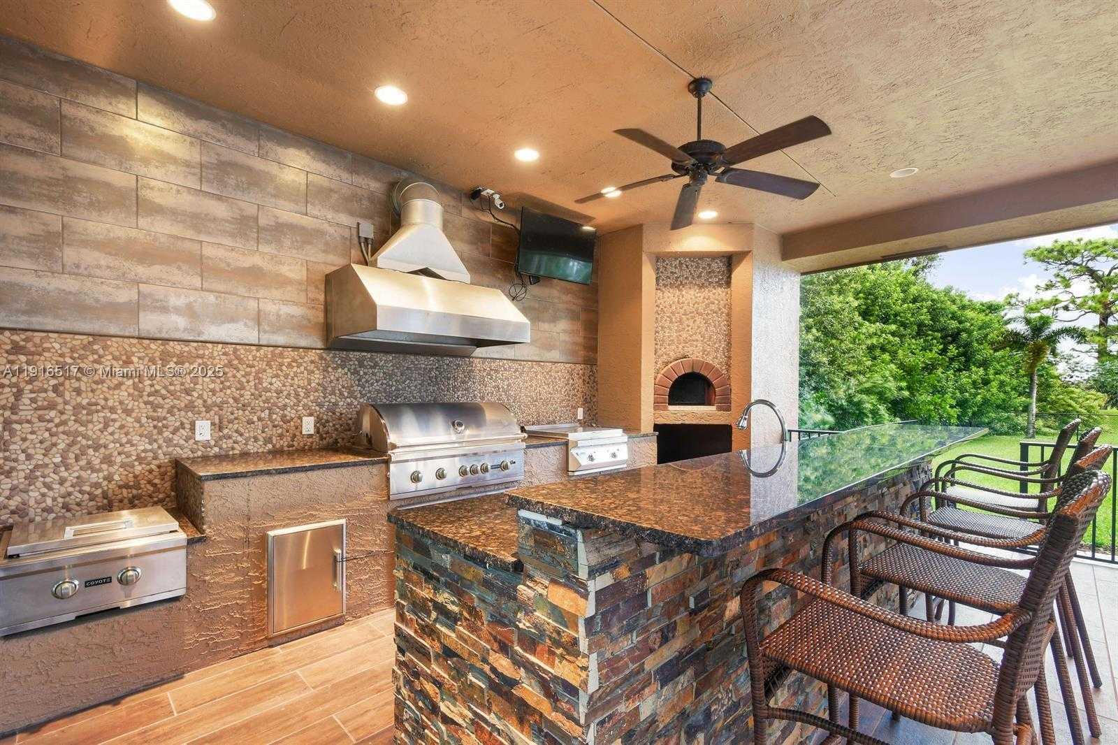 Small Image of 352 KINGFISHER DR, Jupiter Number 13