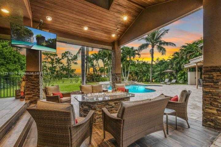 Small Image of 352 KINGFISHER DR, Jupiter Number 19