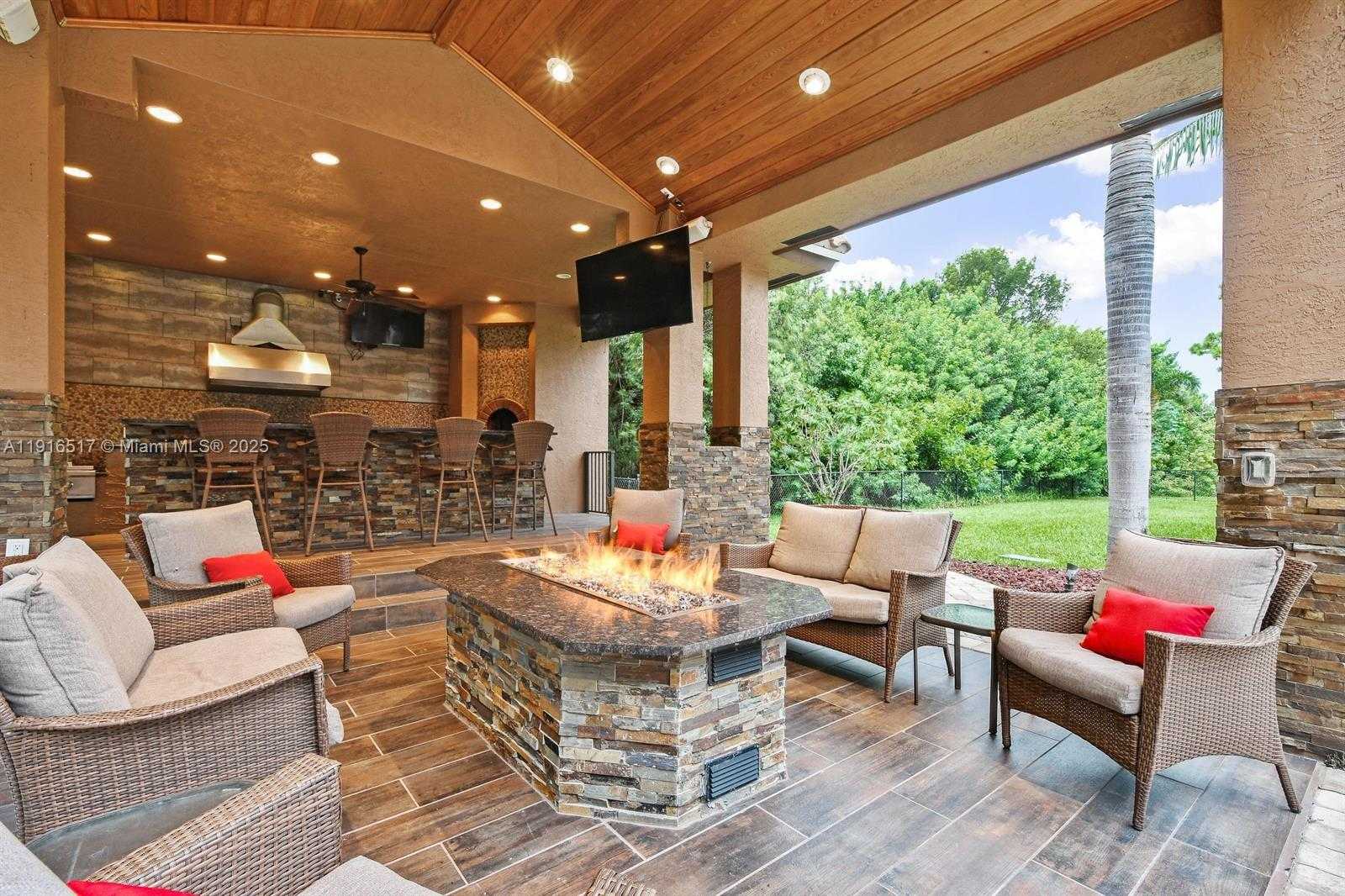 Small Image of 352 KINGFISHER DR, Jupiter Number 26