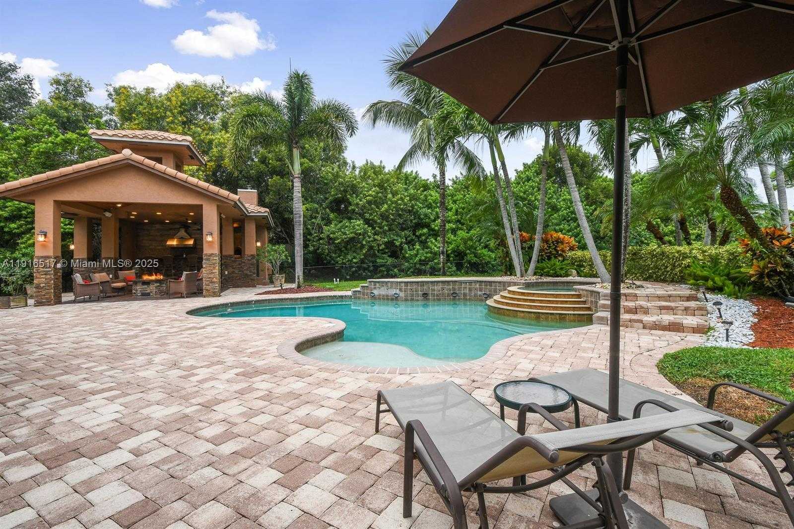 Small Image of 352 KINGFISHER DR, Jupiter Number 32