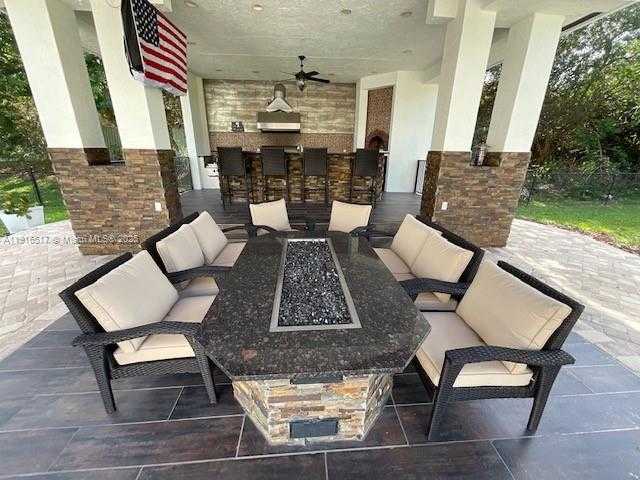 Small Image of 352 KINGFISHER DR, Jupiter Number 5