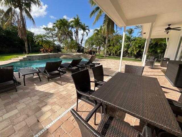 Small Image of 352 KINGFISHER DR, Jupiter Number 6