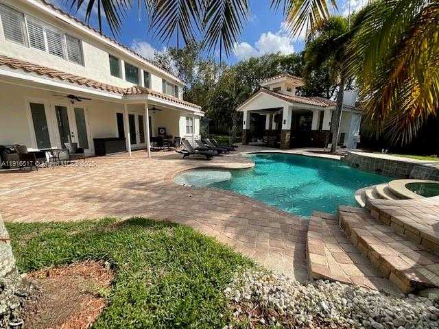 Small Image of 352 KINGFISHER DR, Jupiter Number 7