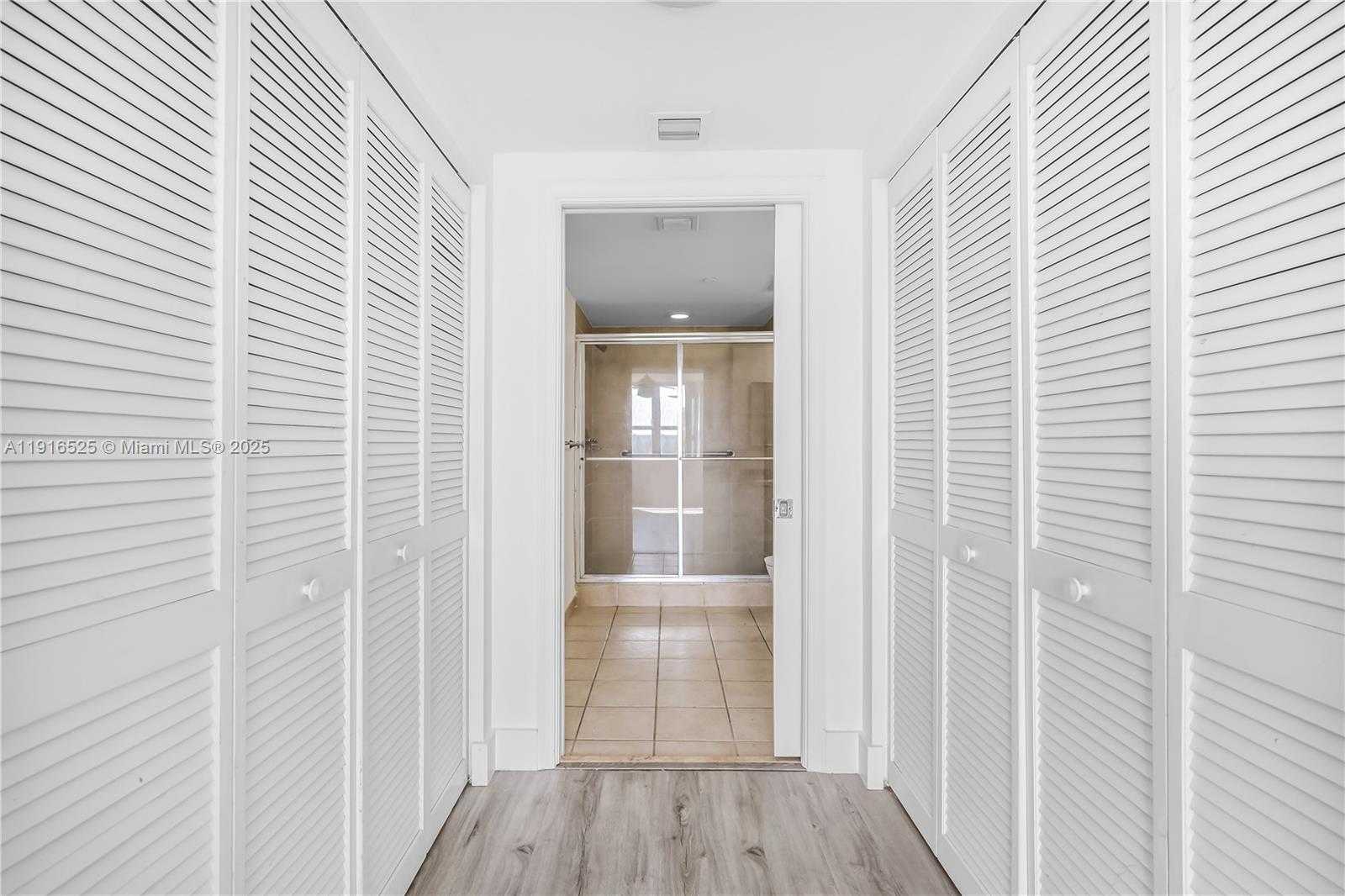 Small Image of 19501 WEST COUNTRY CLUB DR #515, Aventura Number 10