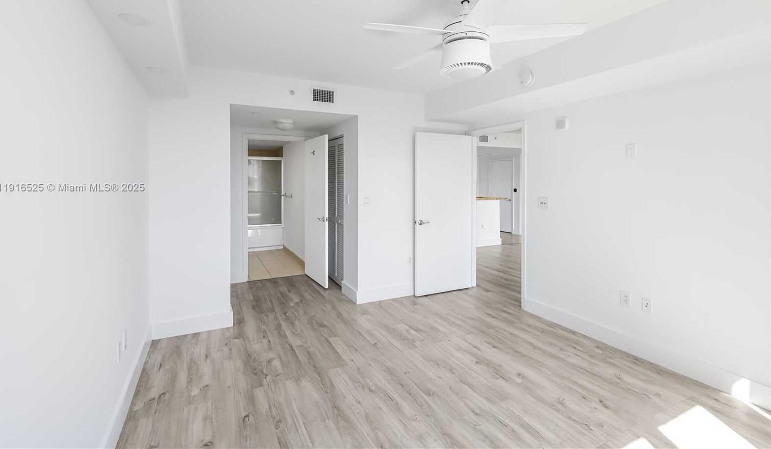 Small Image of 19501 WEST COUNTRY CLUB DR #515, Aventura Number 13