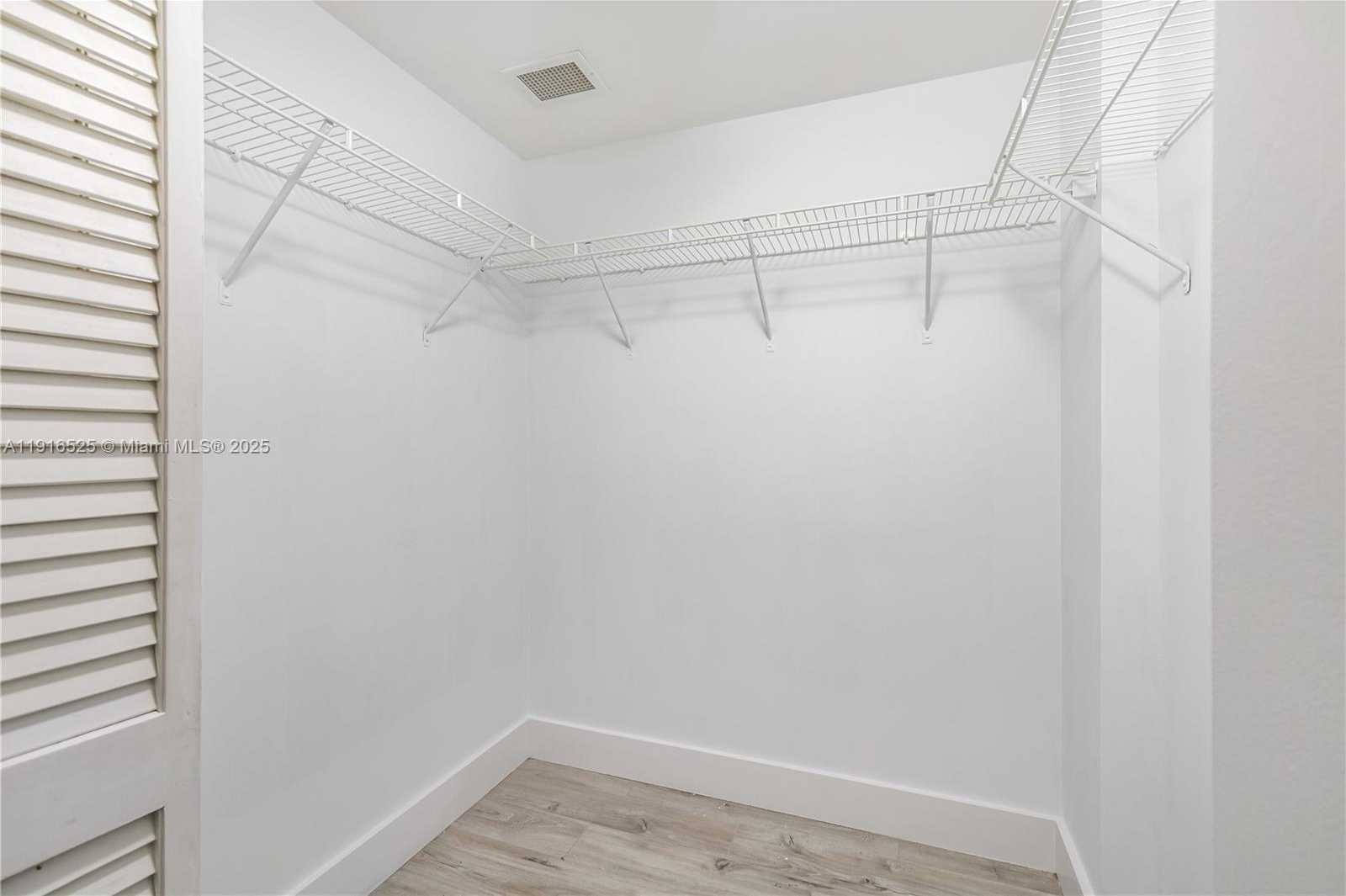 Small Image of 19501 WEST COUNTRY CLUB DR #515, Aventura Number 15