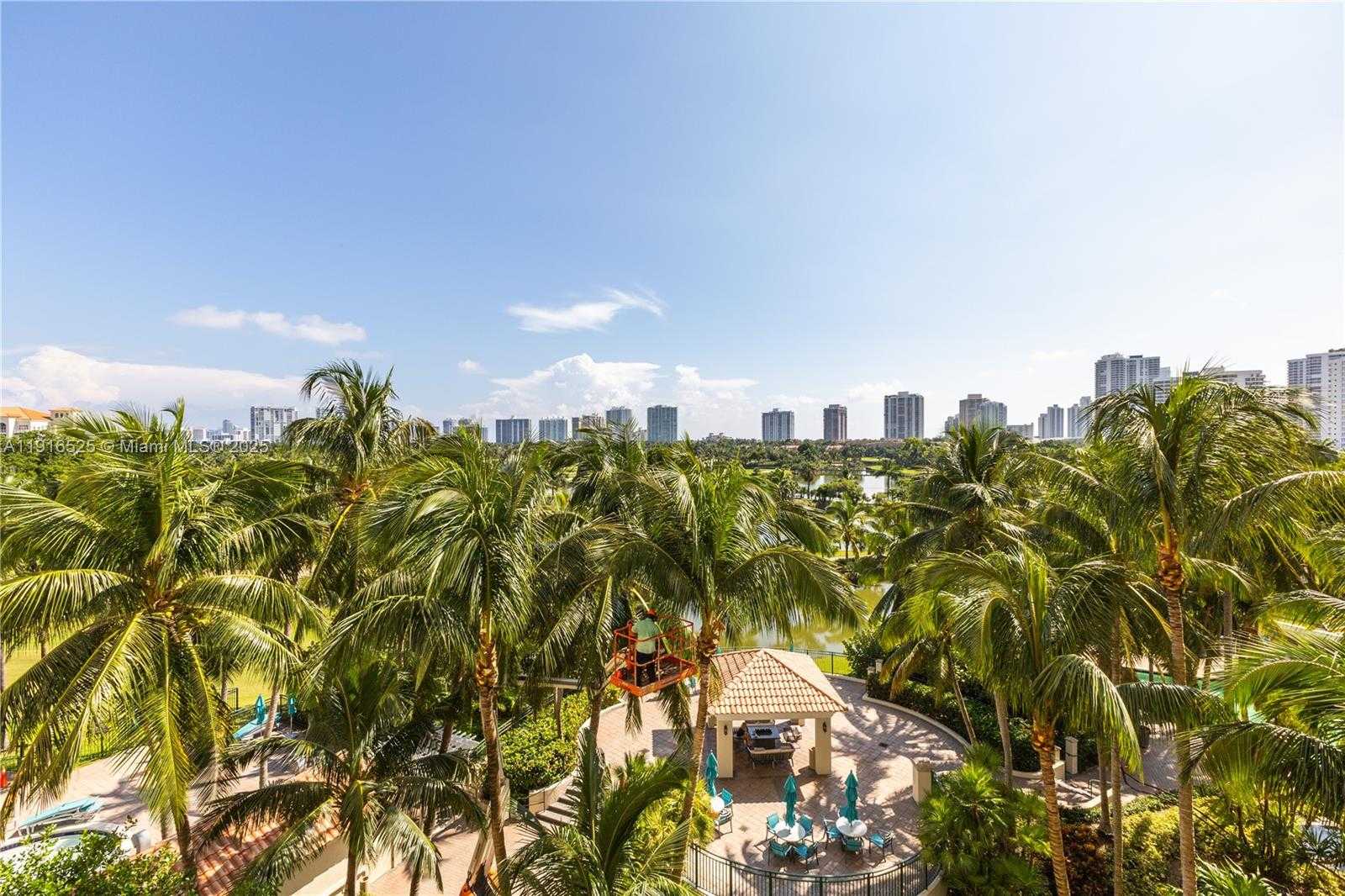 Small Image of 19501 WEST COUNTRY CLUB DR #515, Aventura Number 19