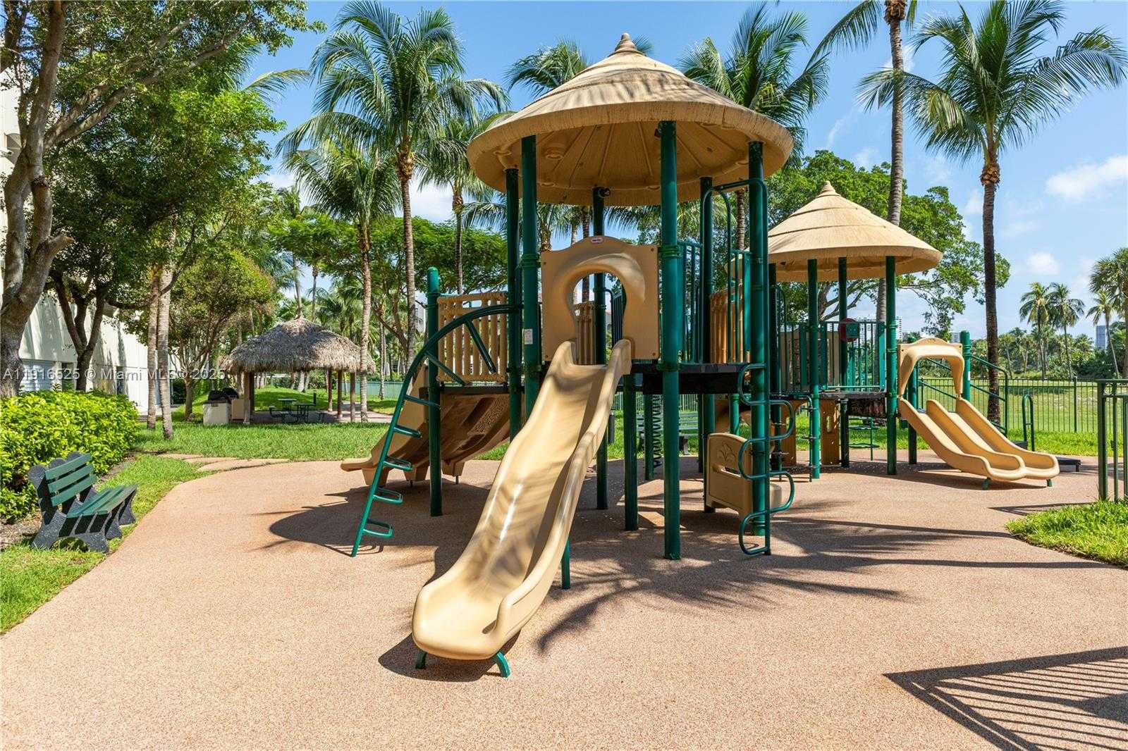 Small Image of 19501 WEST COUNTRY CLUB DR #515, Aventura Number 25