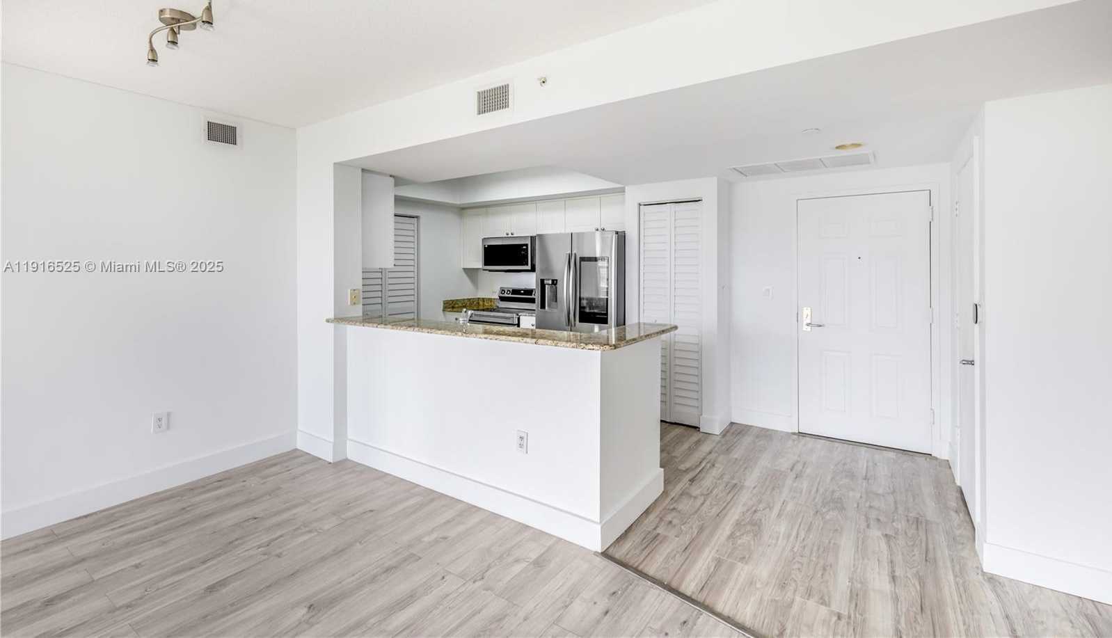 Small Image of 19501 WEST COUNTRY CLUB DR #515, Aventura Number 3