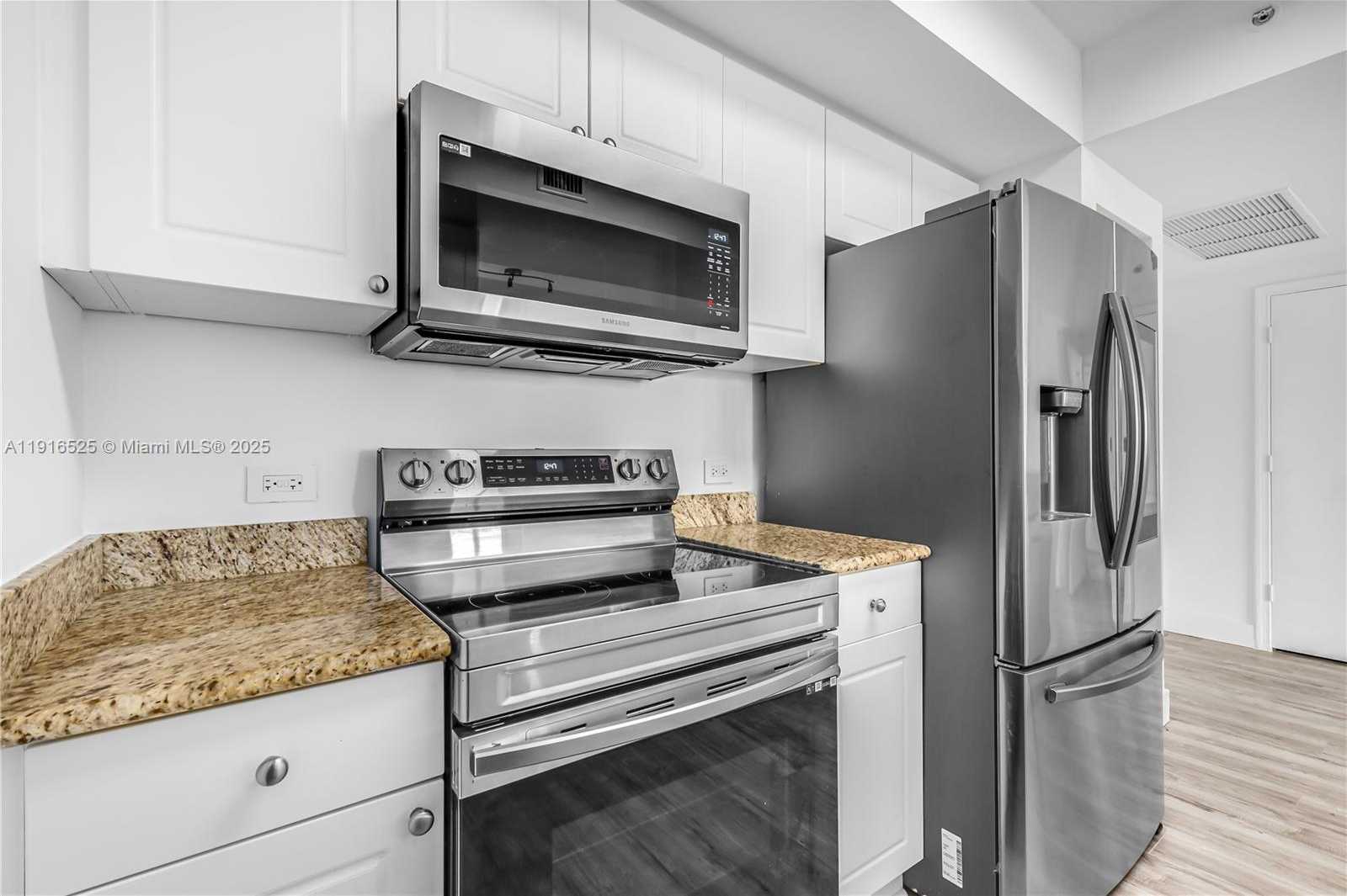 Small Image of 19501 WEST COUNTRY CLUB DR #515, Aventura Number 5