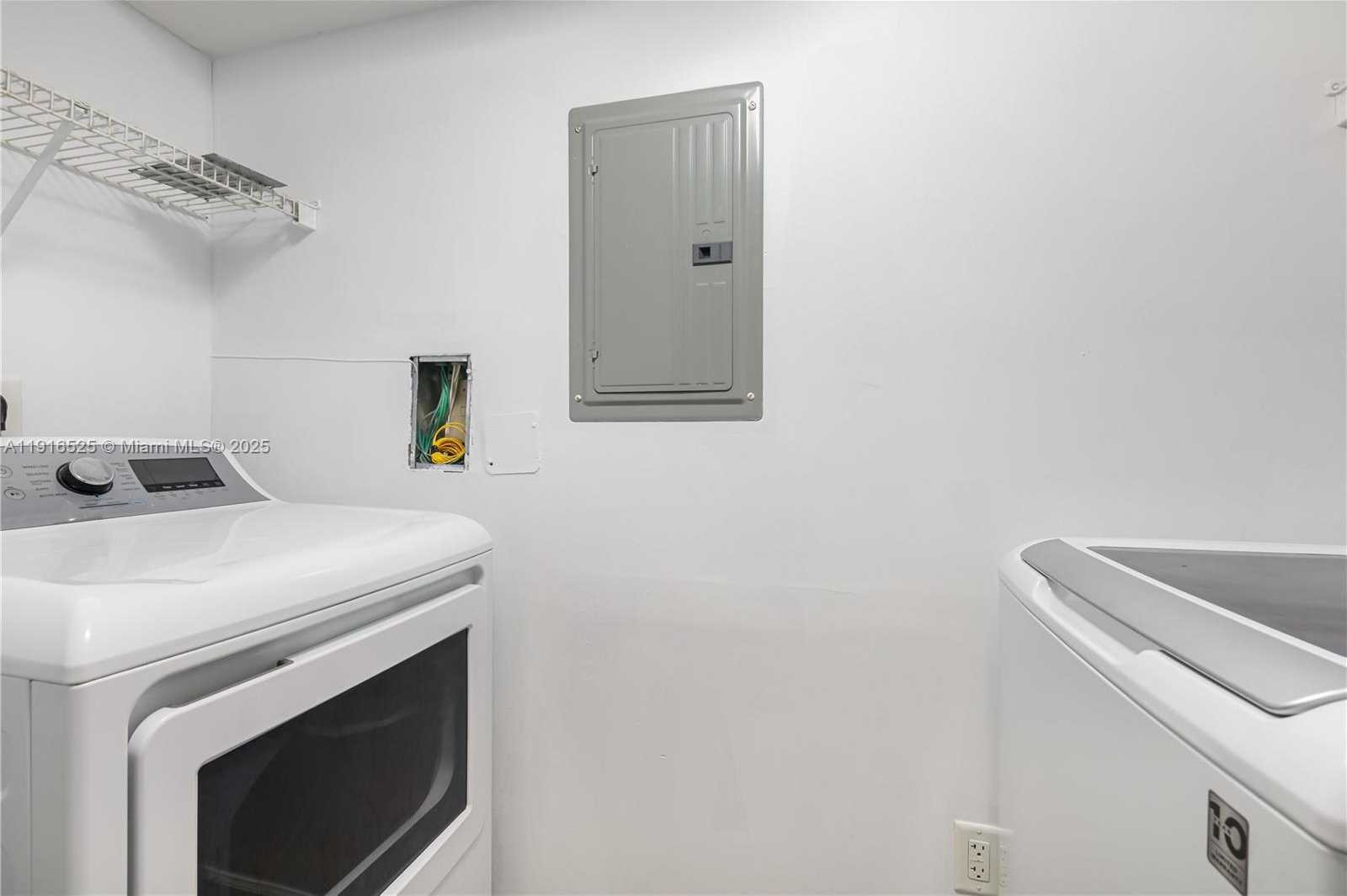 Small Image of 19501 WEST COUNTRY CLUB DR #515, Aventura Number 6