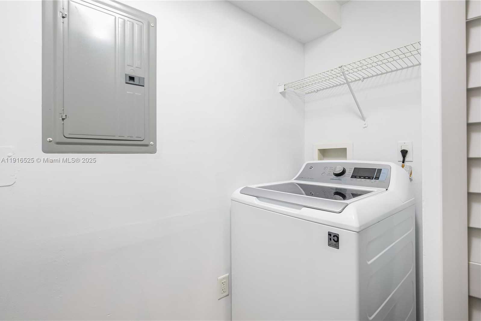 Small Image of 19501 WEST COUNTRY CLUB DR #515, Aventura Number 7