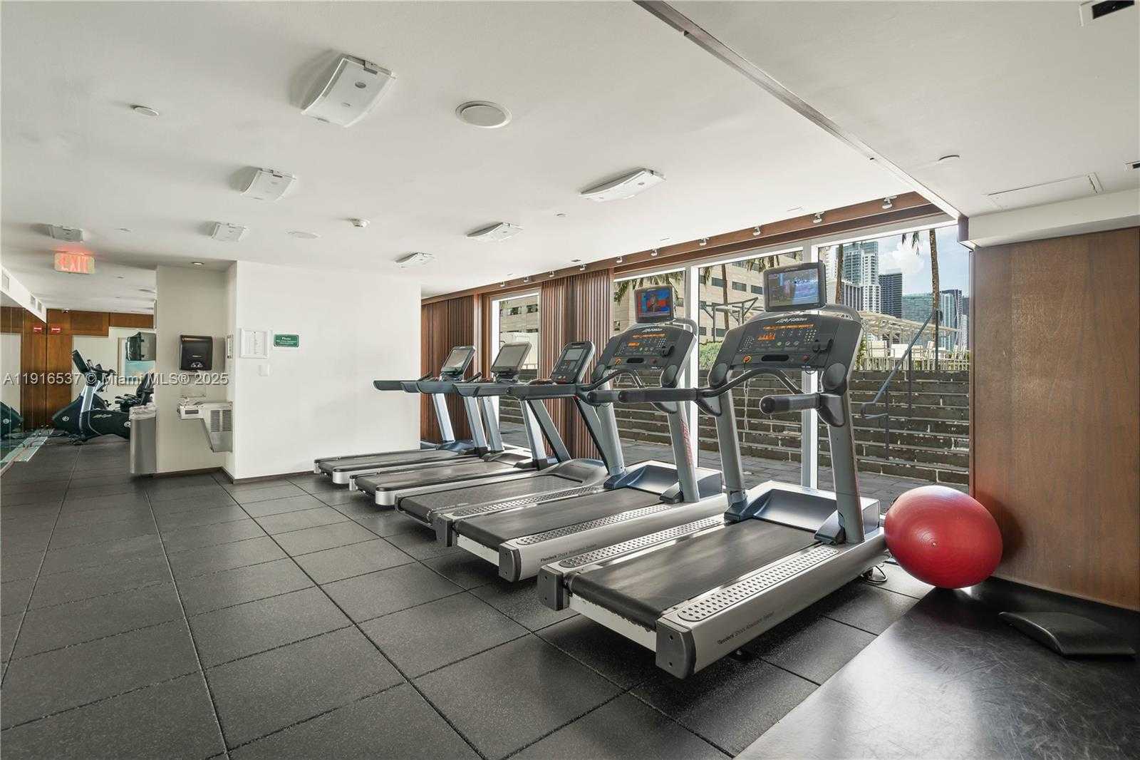 Small Image of 335 Biscayne Blvd, Miami, FL 33132, USA Number 9