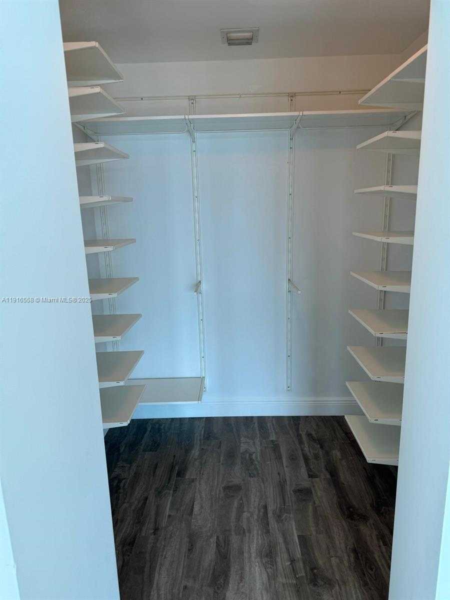 Small Image of 888 BISCAYNE BLVD #2801, Miami Number 10