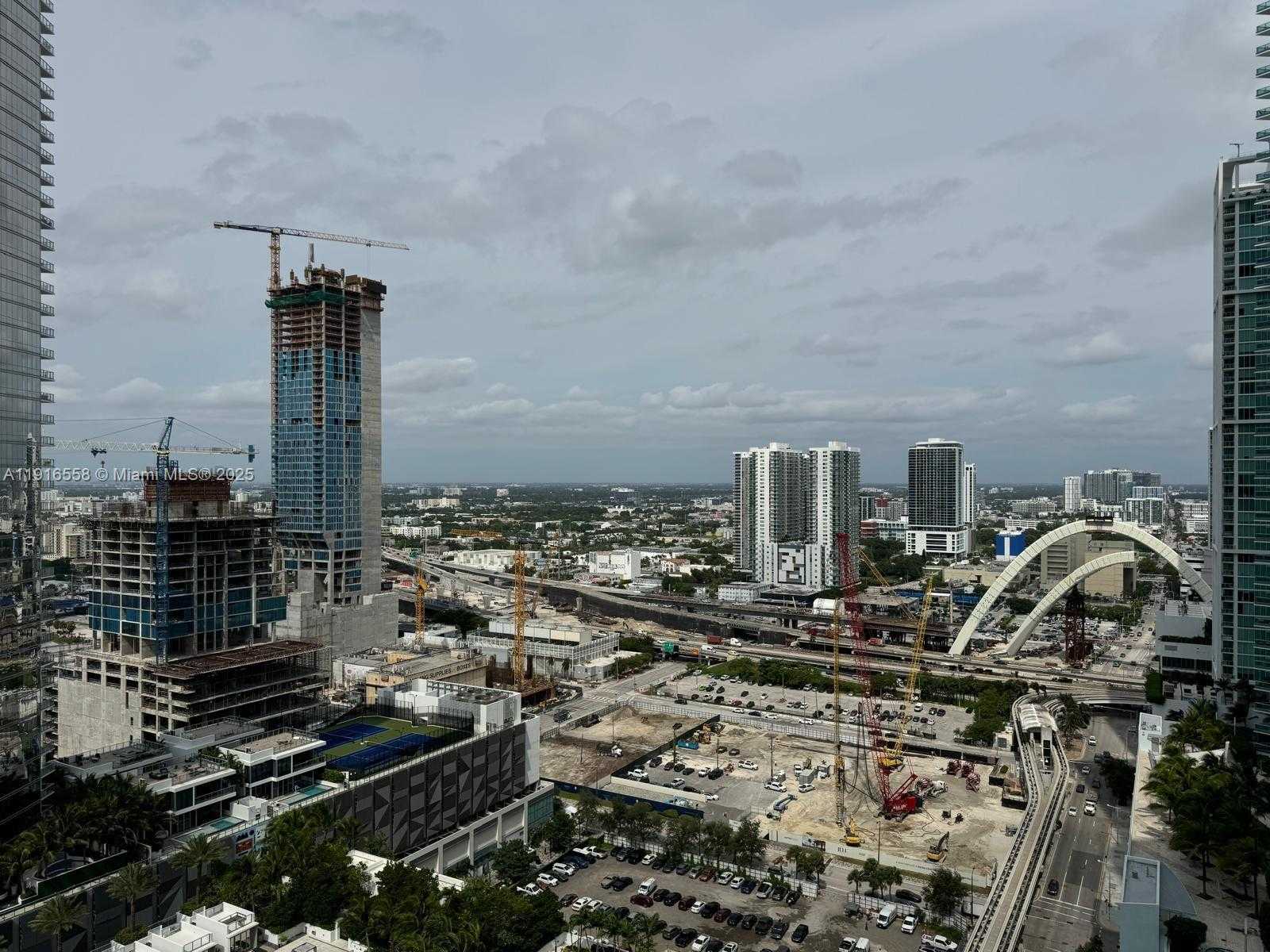 Small Image of 888 BISCAYNE BLVD #2801, Miami Number 16