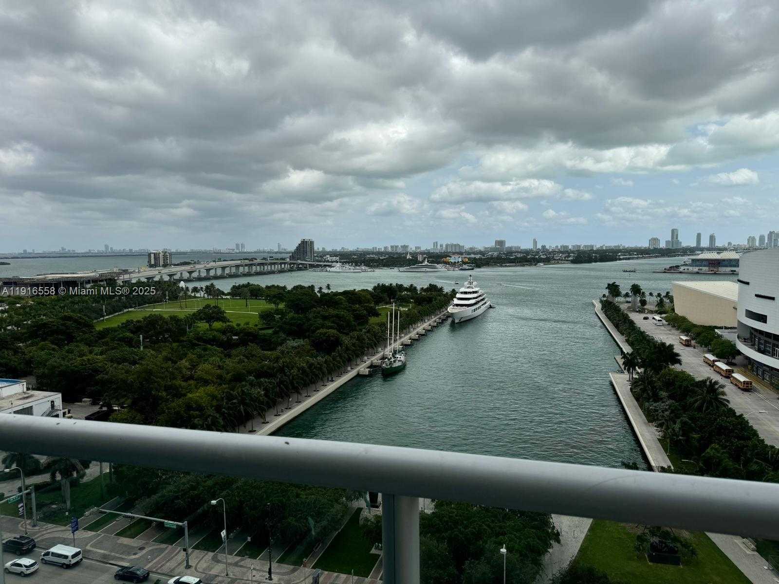 Small Image of 888 BISCAYNE BLVD #2801, Miami Number 32