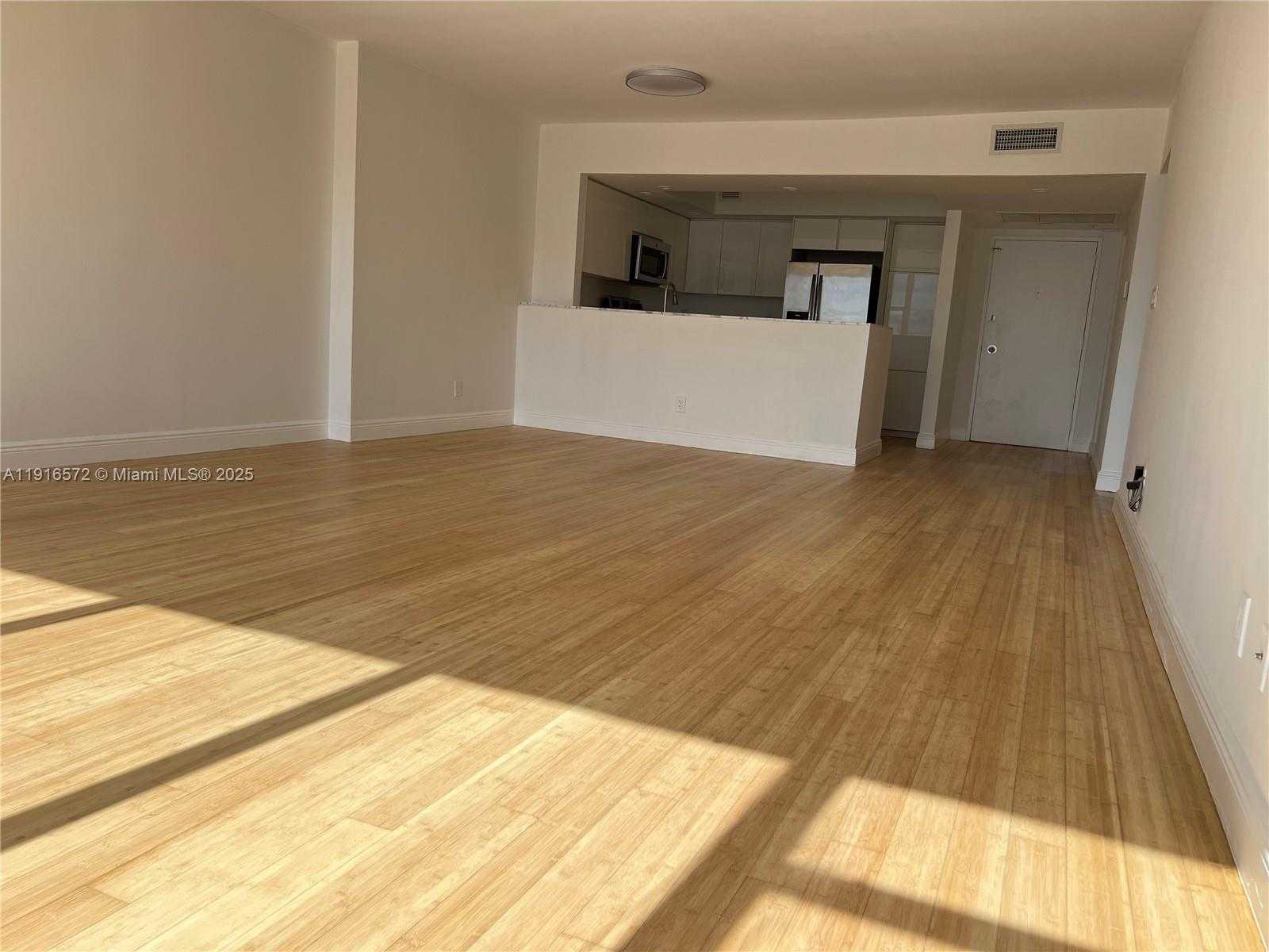 Small Image of 5600 COLLINS AVE #17T, Miami Beach Number 10