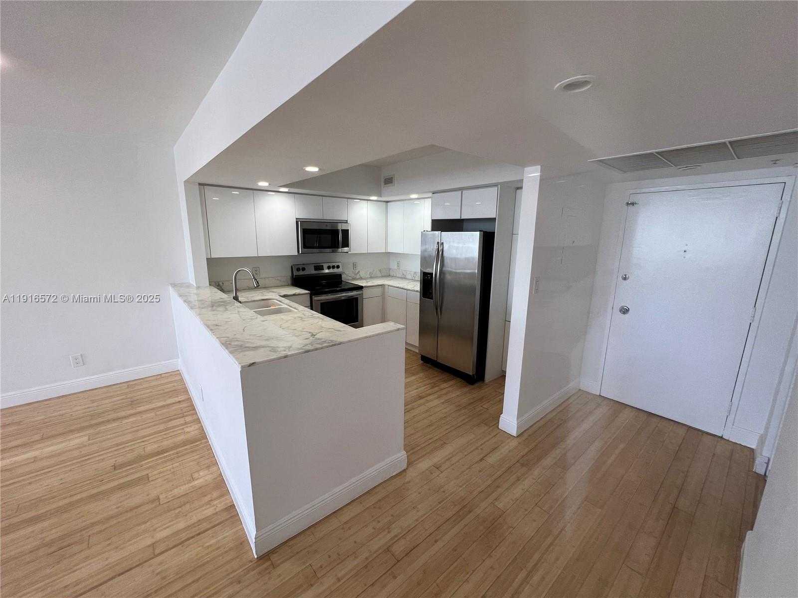 Small Image of 5600 COLLINS AVE #17T, Miami Beach Number 13