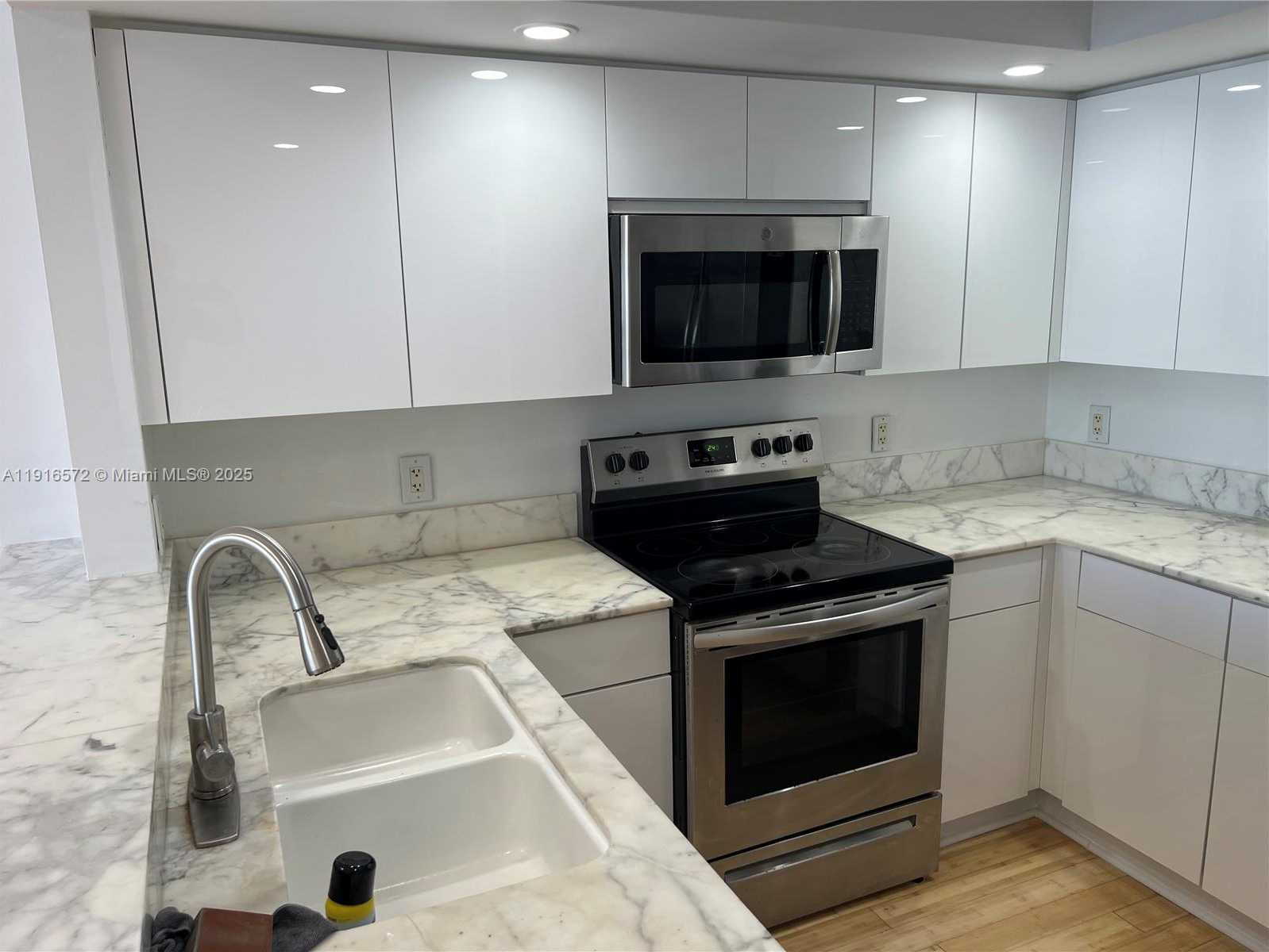 Small Image of 5600 COLLINS AVE #17T, Miami Beach Number 16