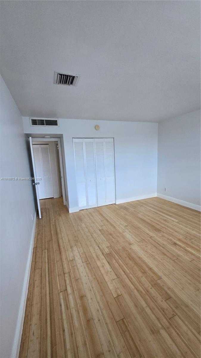 Small Image of 5600 COLLINS AVE #17T, Miami Beach Number 18