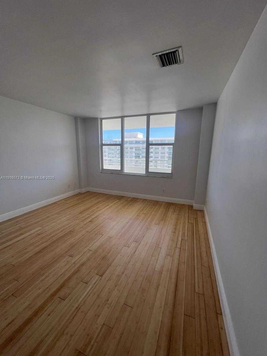Small Image of 5600 COLLINS AVE #17T, Miami Beach Number 20