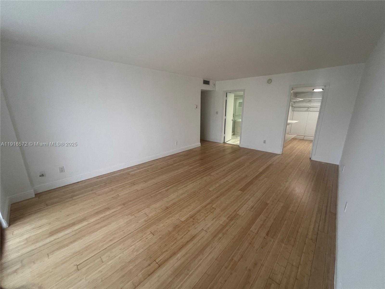 Small Image of 5600 COLLINS AVE #17T, Miami Beach Number 25