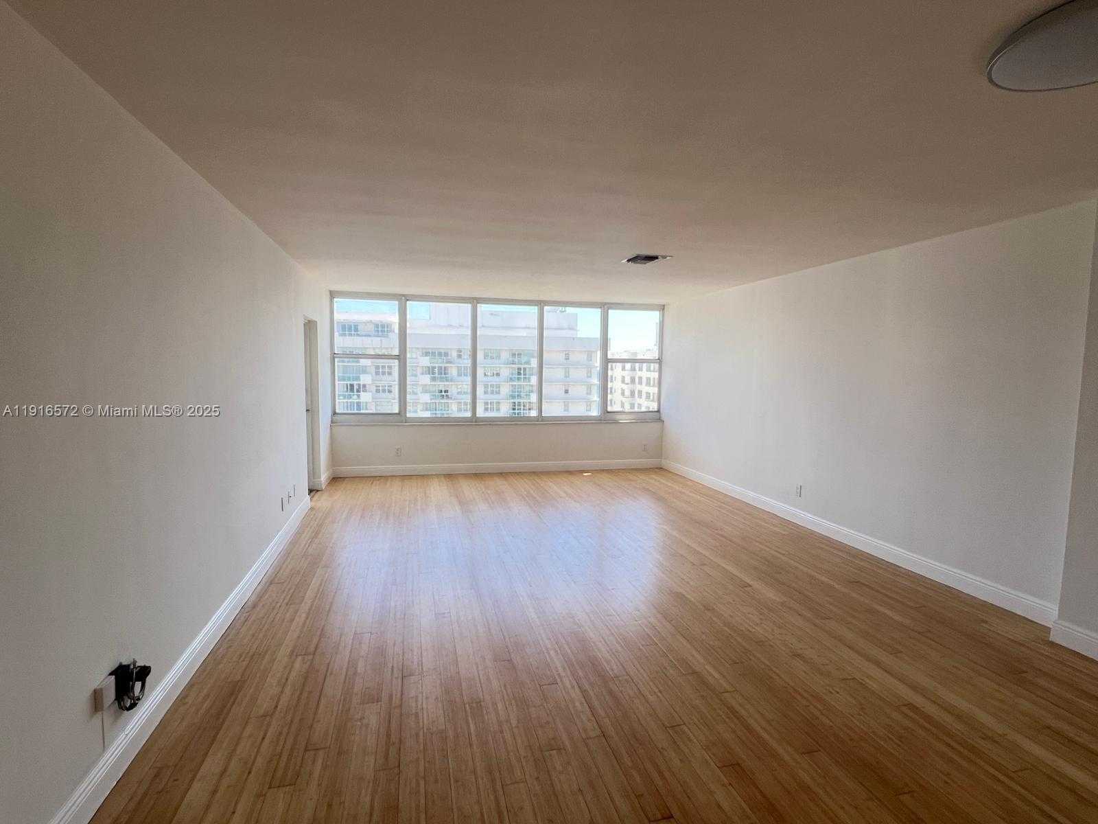 Small Image of 5600 COLLINS AVE #17T, Miami Beach Number 4
