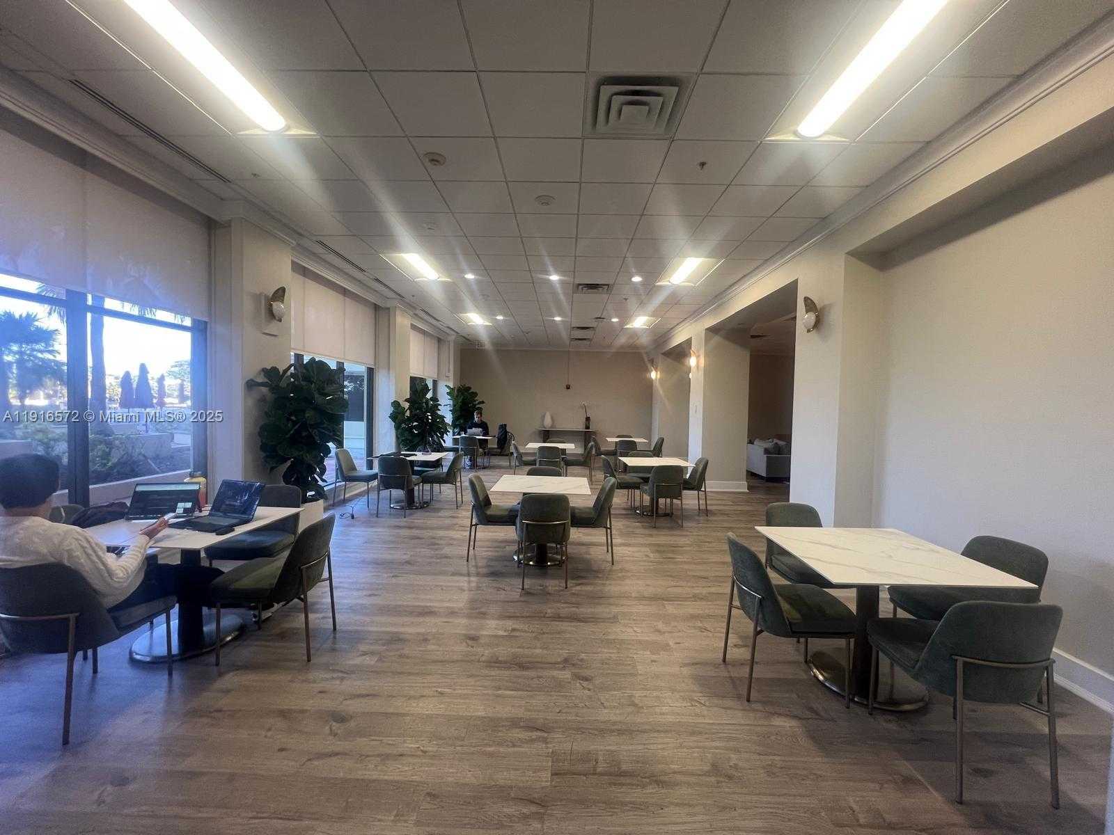 Small Image of 5600 COLLINS AVE #17T, Miami Beach Number 44