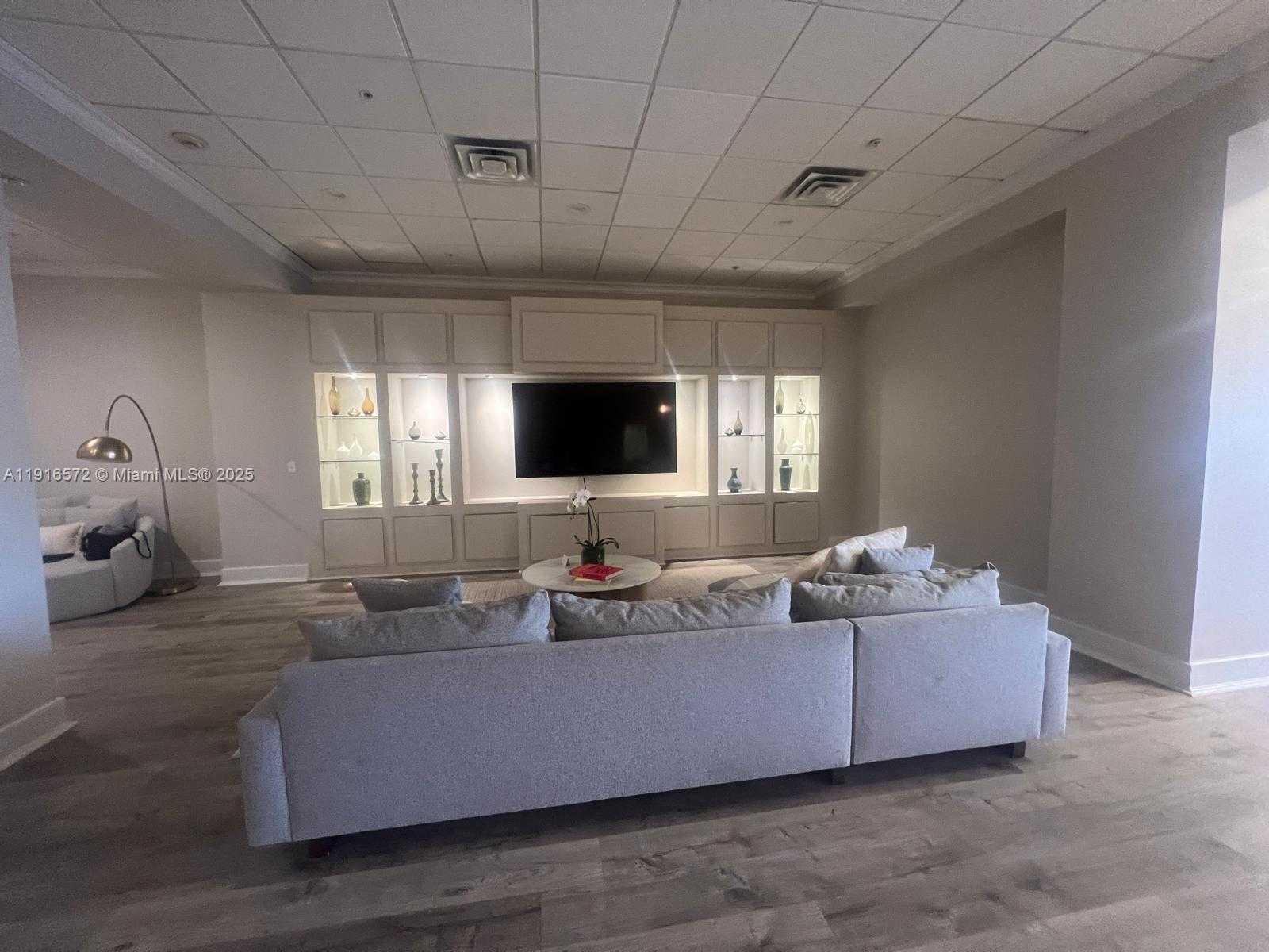 Small Image of 5600 COLLINS AVE #17T, Miami Beach Number 71
