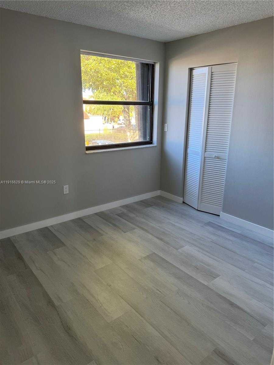 Small Image of Miami Number 5