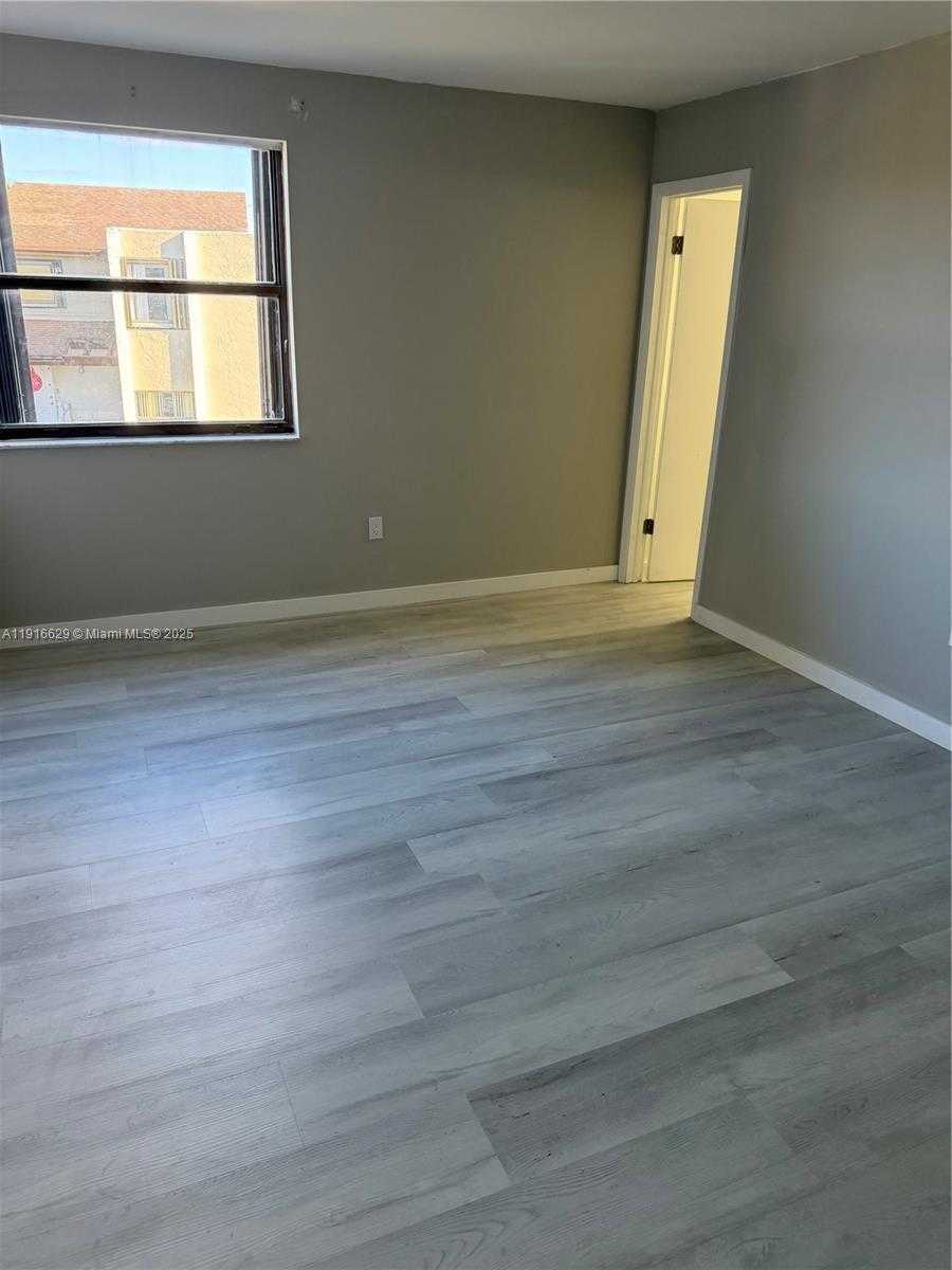 Small Image of Miami Number 8